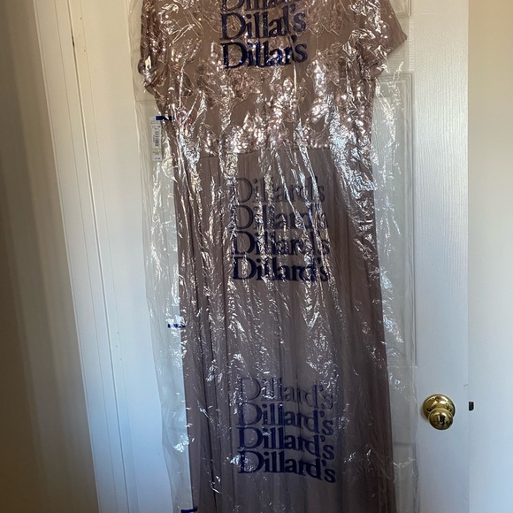 R&M Richards 14 Petite never worn it altered dress from Dillards. - Picture 3 of 5